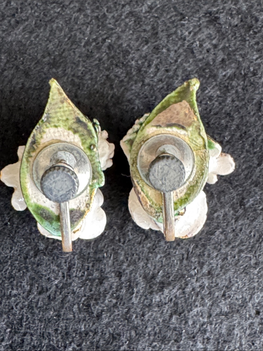 VTG English Bone China White Floral Screw Back Earrings Mid-Century Hand Made - Picture 3 of 4